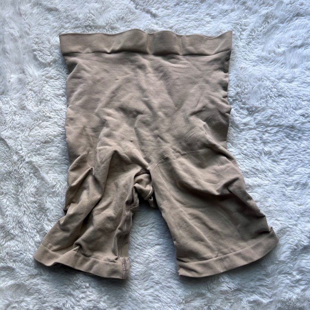 SKIMS Sculpting Short Mid Thigh Shapewear Beige High Waist Womens Size Medium
